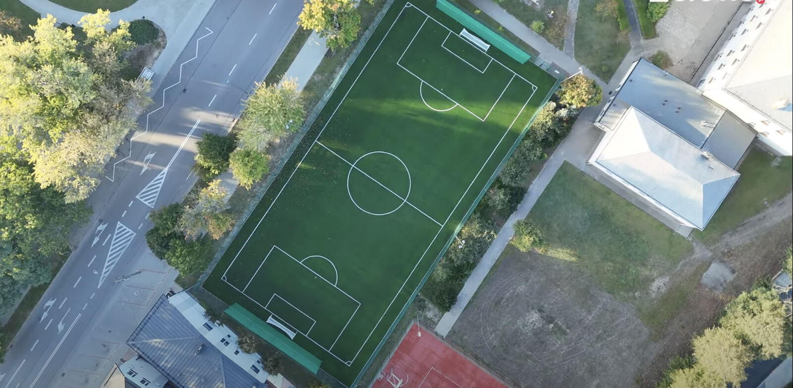 Boisko przy rawskim LO zmodernizowane i oddane do użytku. Całkowity koszt inwestycji to prawie milion złotych