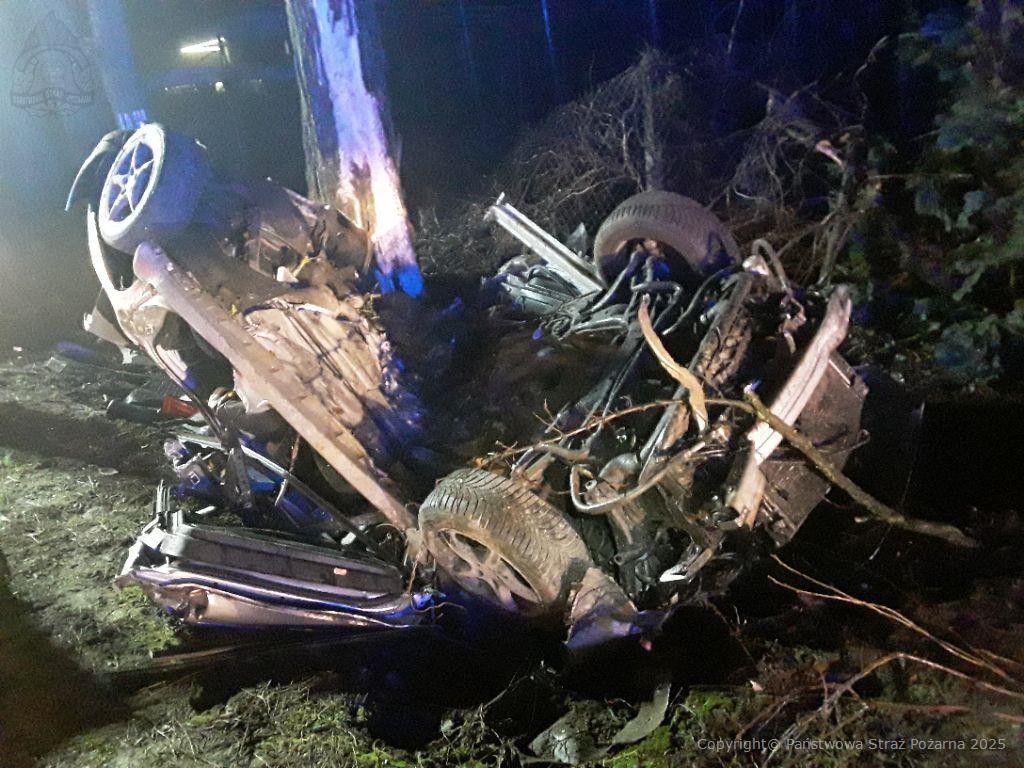 Śmiertelny wypadek drogowy w Turobowicach. Nie żyje 21-letni kierowca