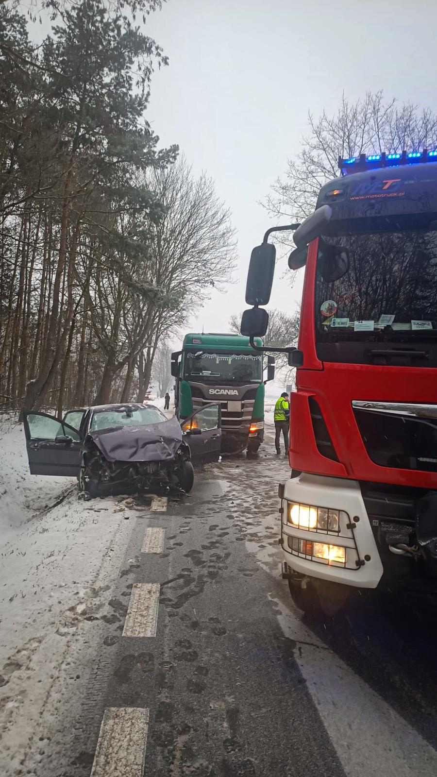 Czołowe zderzenie w Bogusławkach Małych. Droga nieprzejezdna