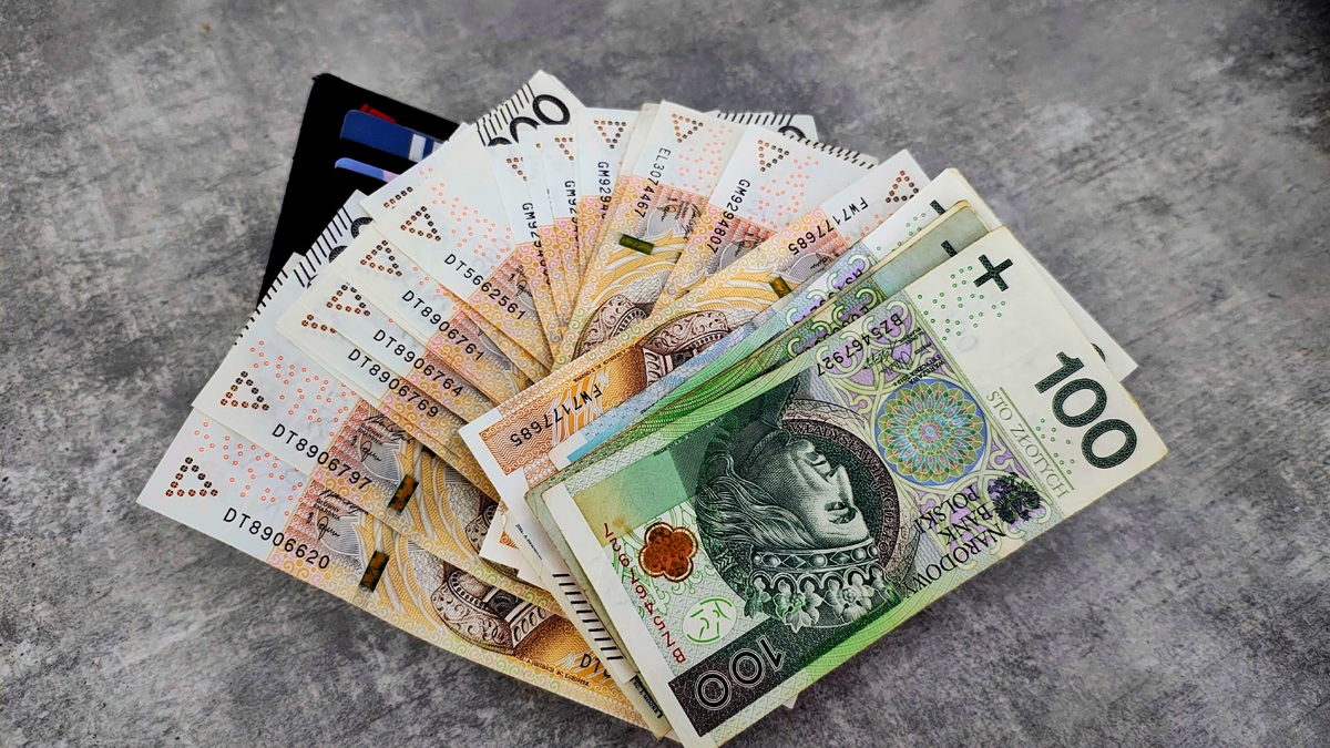 Znalazła portfel z ponad 4 tysiącami złotych. Nie zawahała się ani chwili