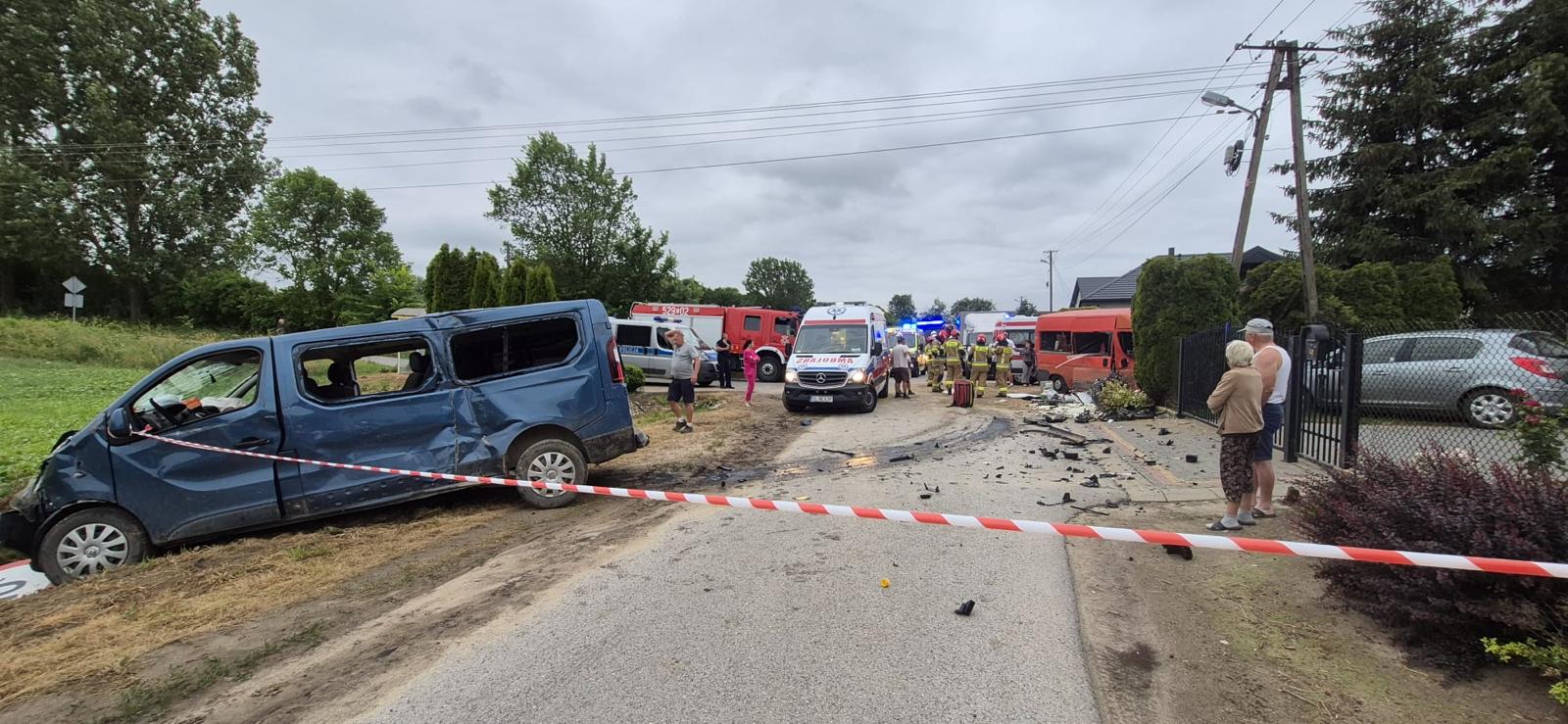 Wypadek dwóch busów w Gołyniu. Dziewięć osób trafiło do szpitali