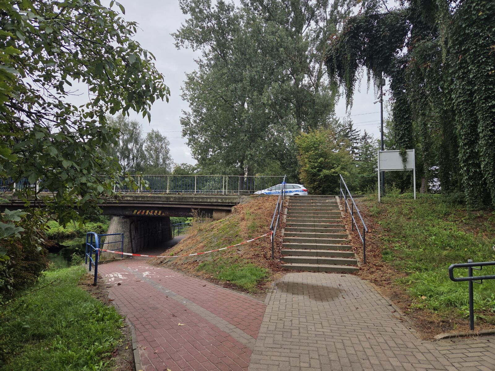Napad na małoletnią w parku miejskim w Rawie Mazowieckiej. Policja apeluje o nierozpowszechnianie plotek