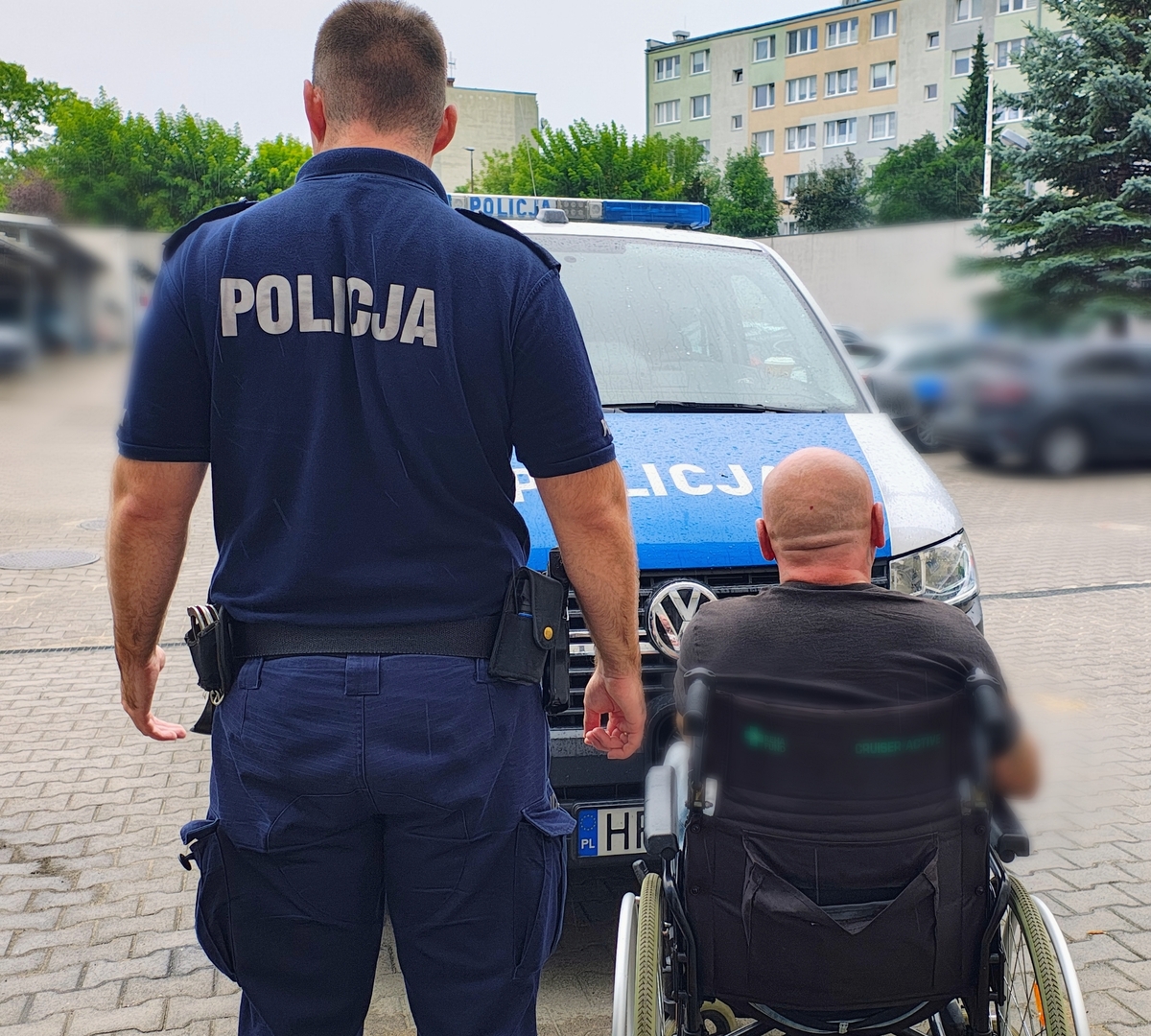 17-latek stał na czatach, dwaj pozostali mężczyźni okradali drogerię. Cała trójka znalazła się w rękach policji